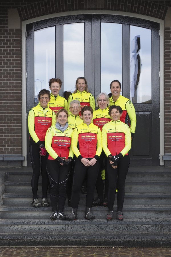 Kachelders - Heeswijk-Dinther Stoere vrouwen op de fiets